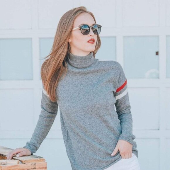 Velvet by Graham & Spencer Sweaters - Velvet by Graham & Spencer Gray Cashmere Sweater Women's Size Large Red White